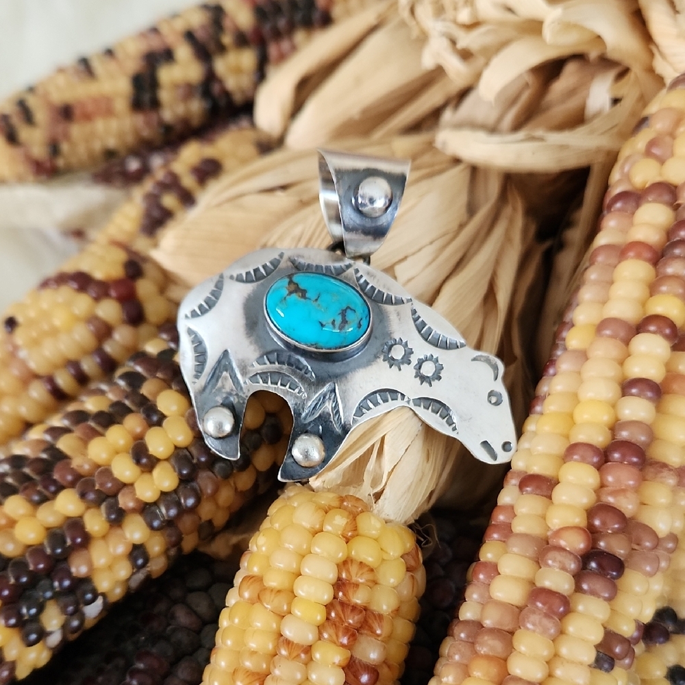Adorable NWOT Native American Navajo Turquoise & Sterling Bear Pendant 🩵🐻🩶🎁